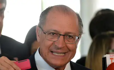 É factoide do clã Bolsonaro para desviar do caso Master, diz Alckmin