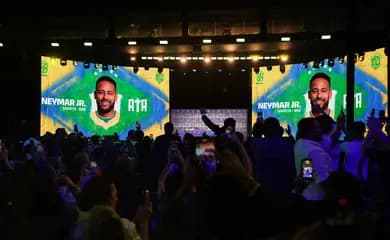 Neymar não treina em apresentação e preocupa a duas semanas da Copa